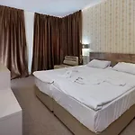 Lira Hotel 3*