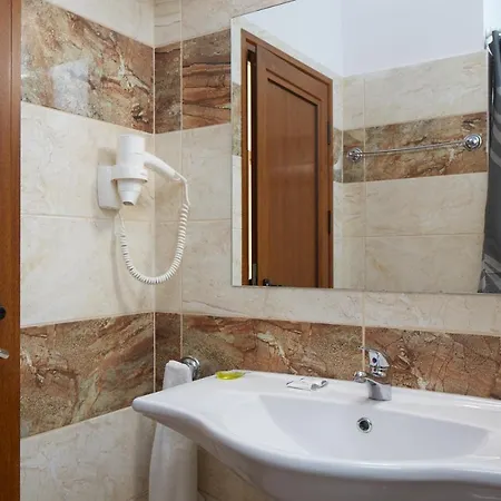 Lira Otel
