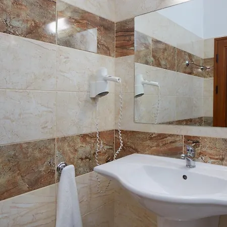 Lira Otel
