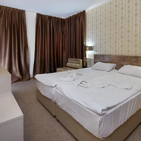 Lira Hotel 3*